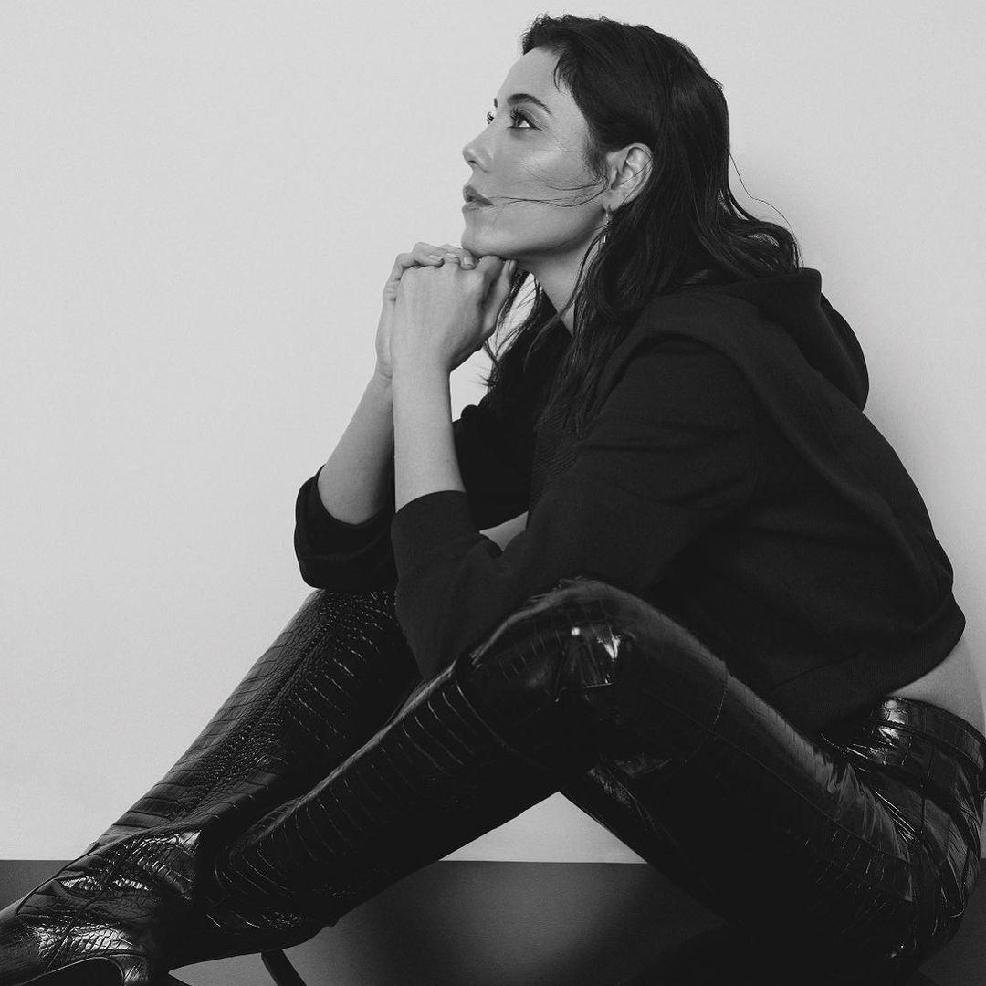 Sadakatsiz dizisinin Asya'sı Cansu Dere Instagram hesabından bunu paylaştı. Cansu Dere instagram paylaşımları... - Resim: 1