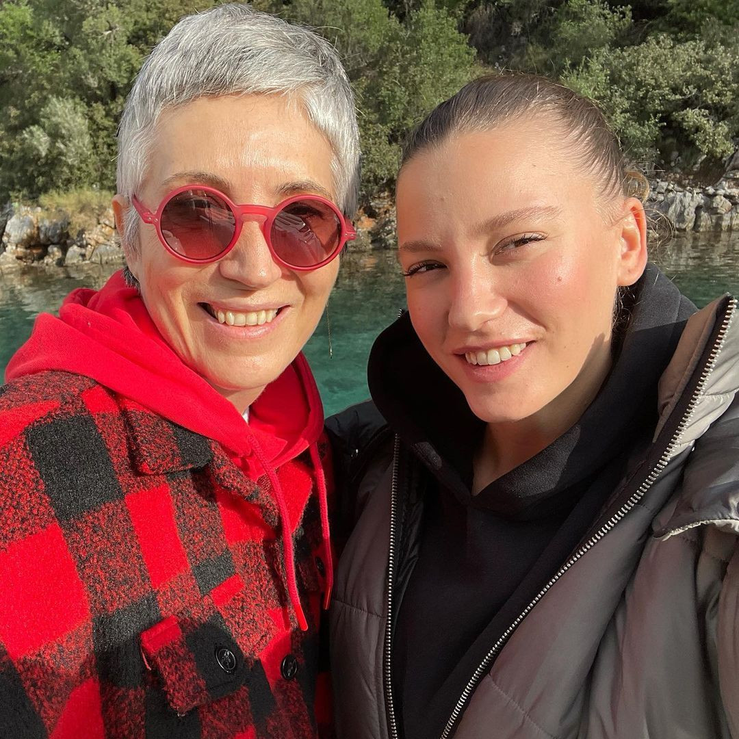 Ünlü çiftten sürpriz fotoğraf! Ünlü isimlerden yılbaşı paylaşımları… - Resim: 3