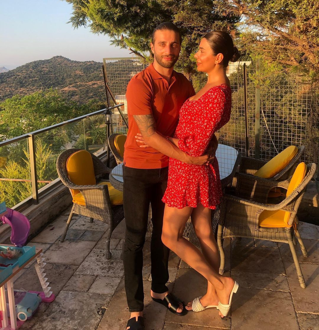 Eski manken Ebru Şancı ekranlara döndü! Yırtmaçlı elbisesi olay oldu! - Resim: 4