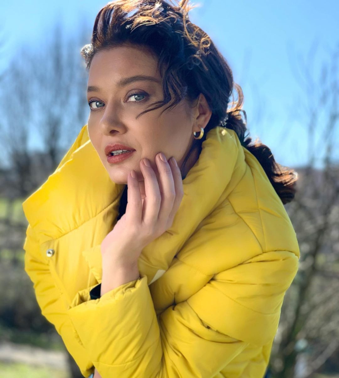44 yaşındaki Nurgül Yeşilçay, derin yırtmaçlı elbisesiyle nefes kesti - Resim: 1