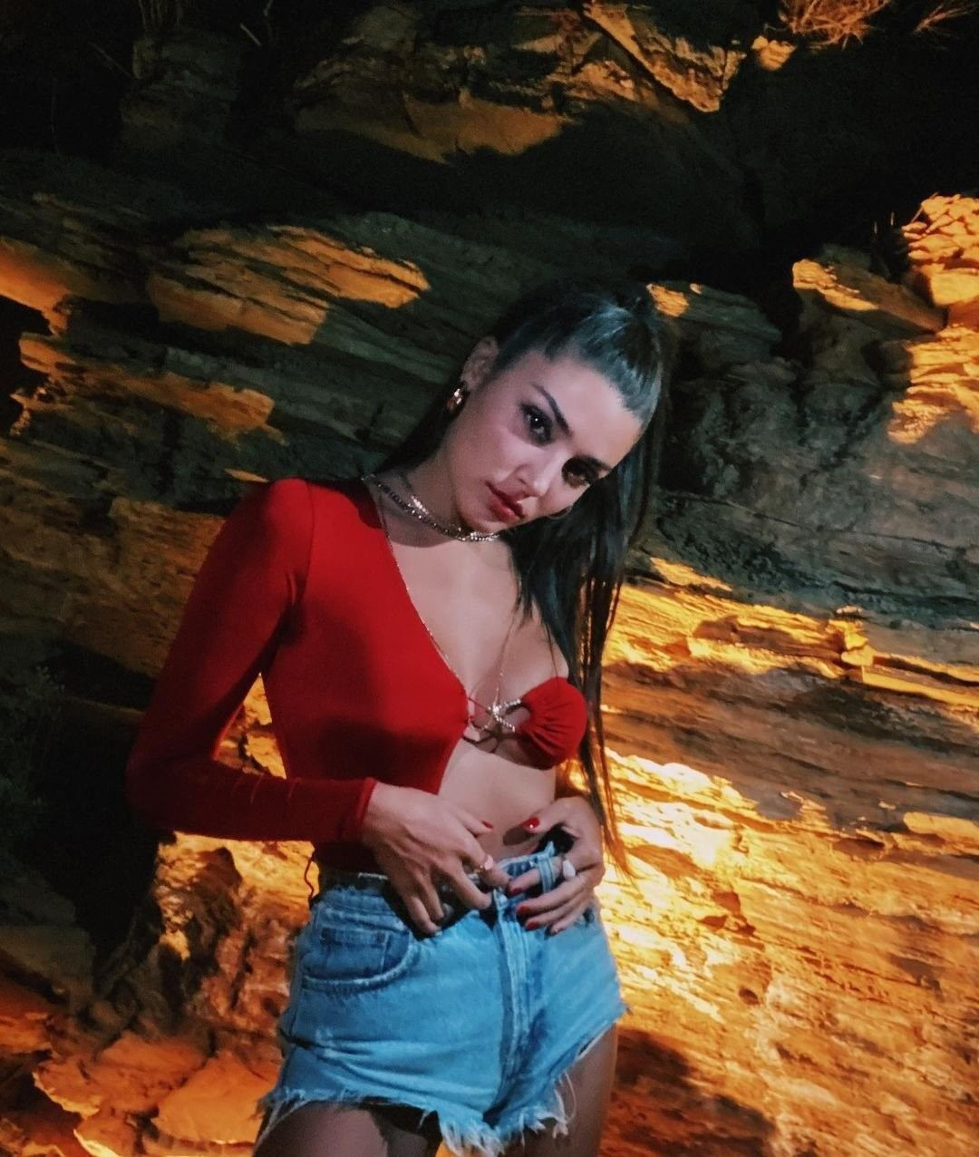 Hande Erçel'in aldığı ücreti duyanın dudağı uçukladı! - Resim: 2