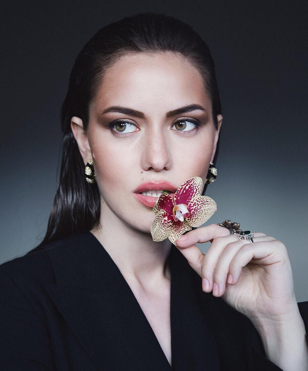 Fahriye Evcen teknede bikinili pozlarıyla fırtınalar estirdi! Güzelliği ile bir kez daha kendine hayran bıraktı - Resim: 4