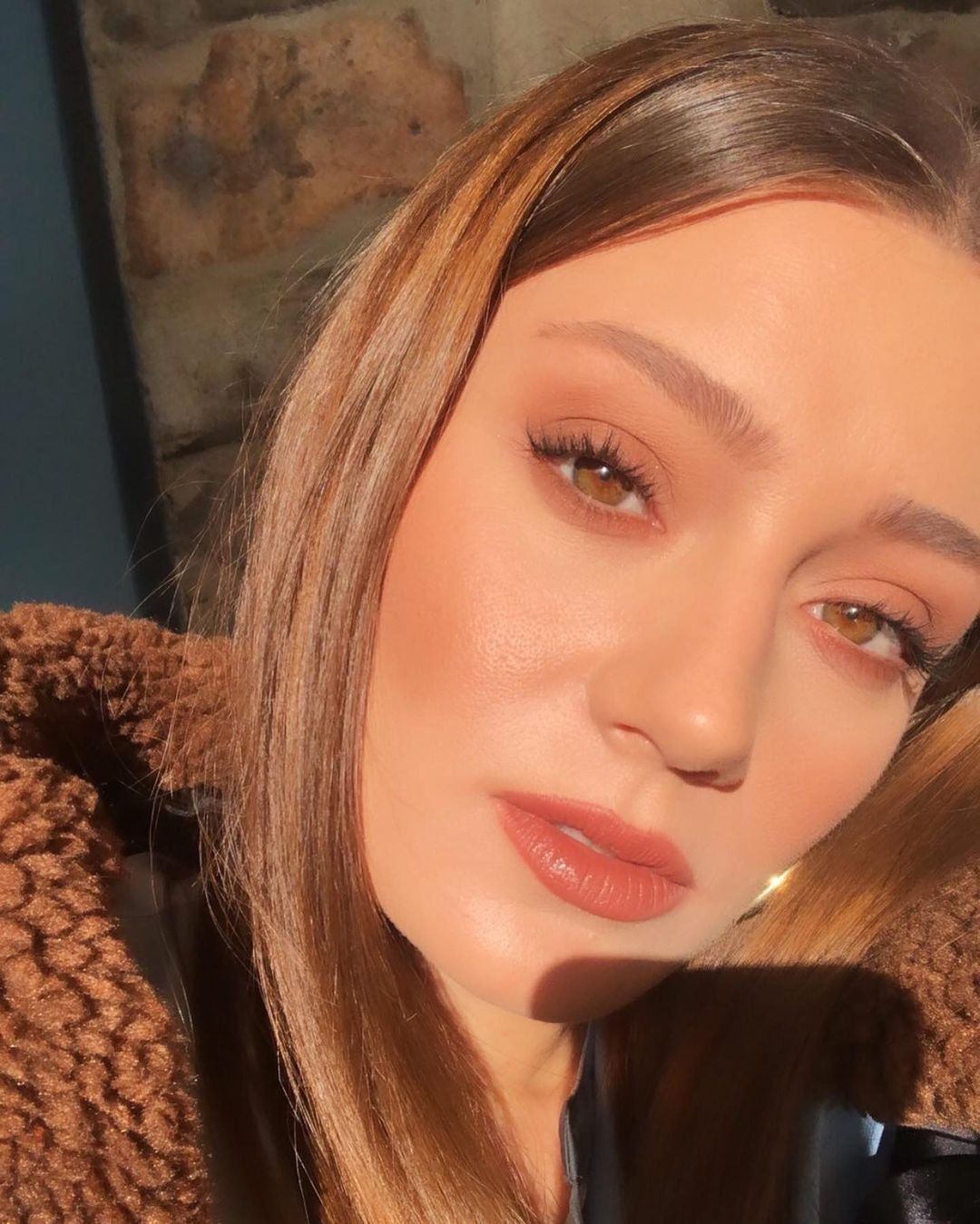 Gizem Karaca cesaretini konuşturdu! Tescilli güzel makyajsız halini paylaştı - Resim: 4