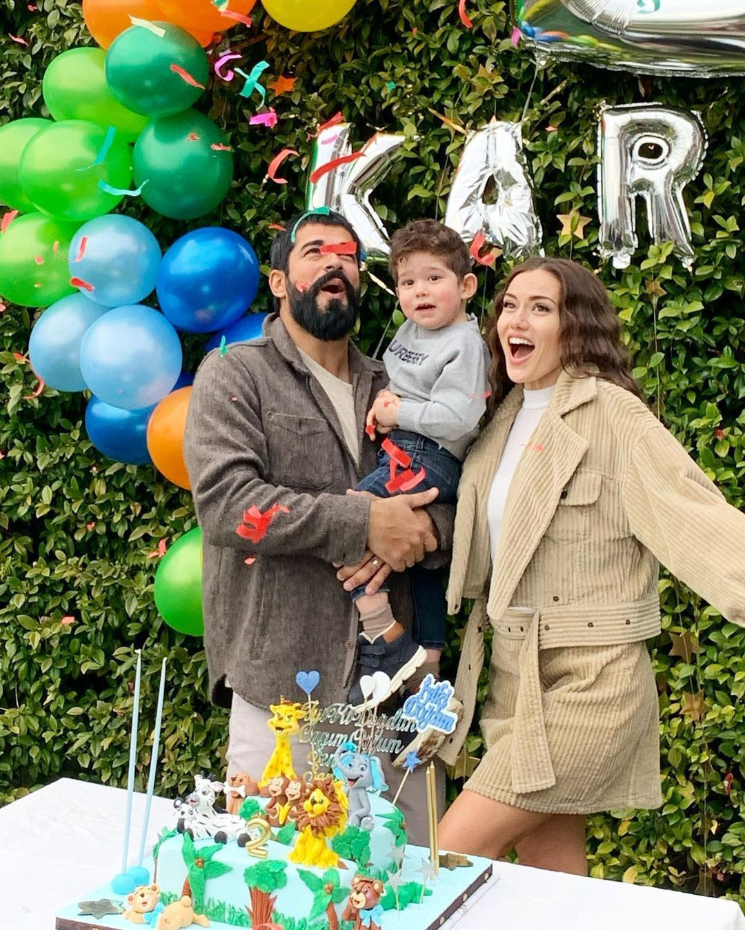 Fahriye Evcen’in çocukluk fotoğrafı ortaya çıktı! Karan ‘Hık demiş burnundan düşmüş’ - Resim: 2