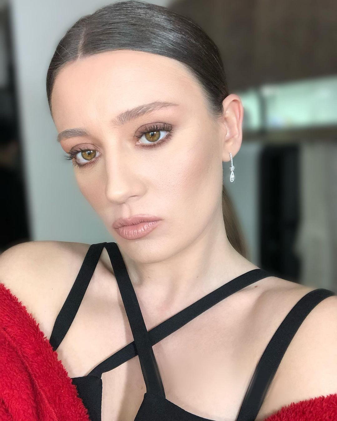 Gizem Karaca cesaretini konuşturdu! Tescilli güzel makyajsız halini paylaştı - Resim: 3