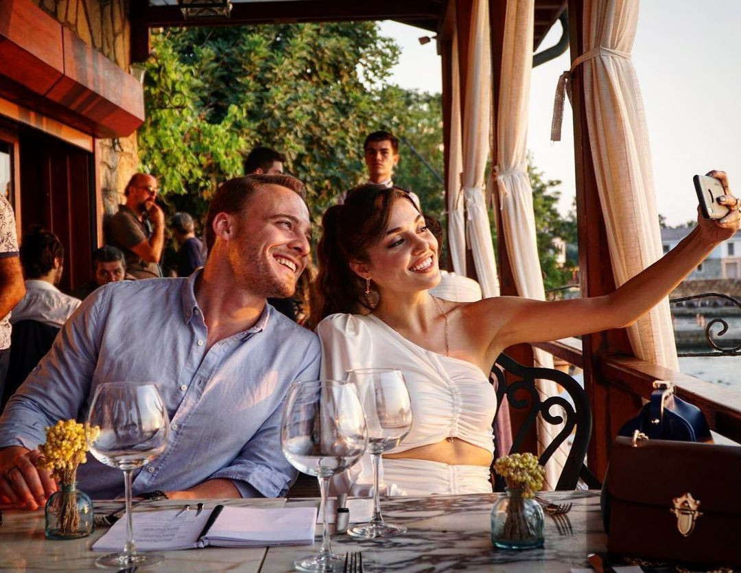 Kerem Bürsin'in annesinden Hande Erçel'e yorum! - Resim: 1
