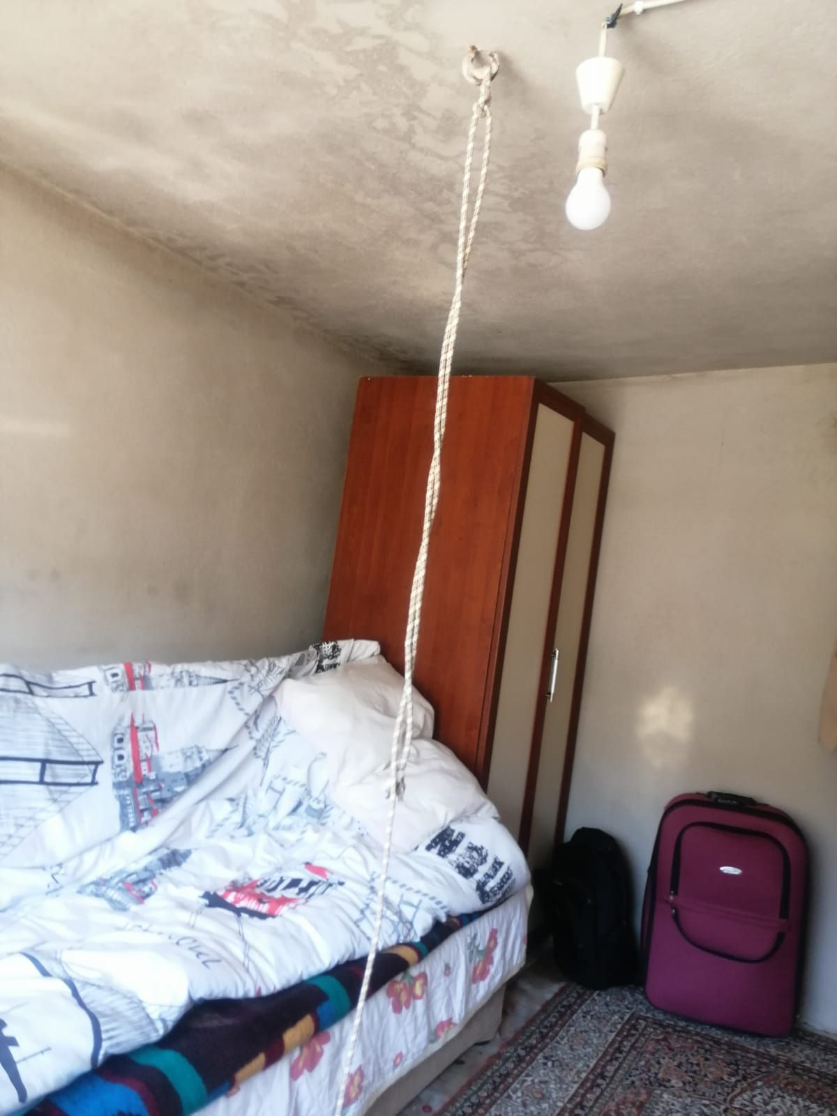 Liseli kız cinsel istismara uğradı! Kendini astı! Yaşadıklarını resme döktü! - Resim: 2