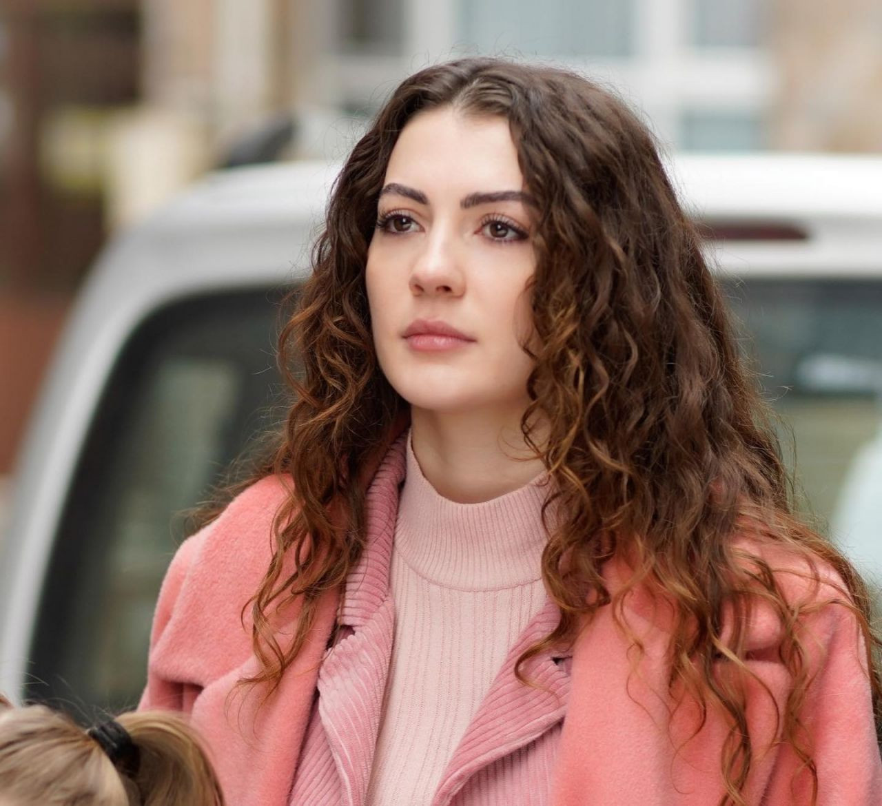 Aşk Mantık İntikam'ın Esra'sı Burcu Özberk'in havuz pozu mest etti - Resim: 4