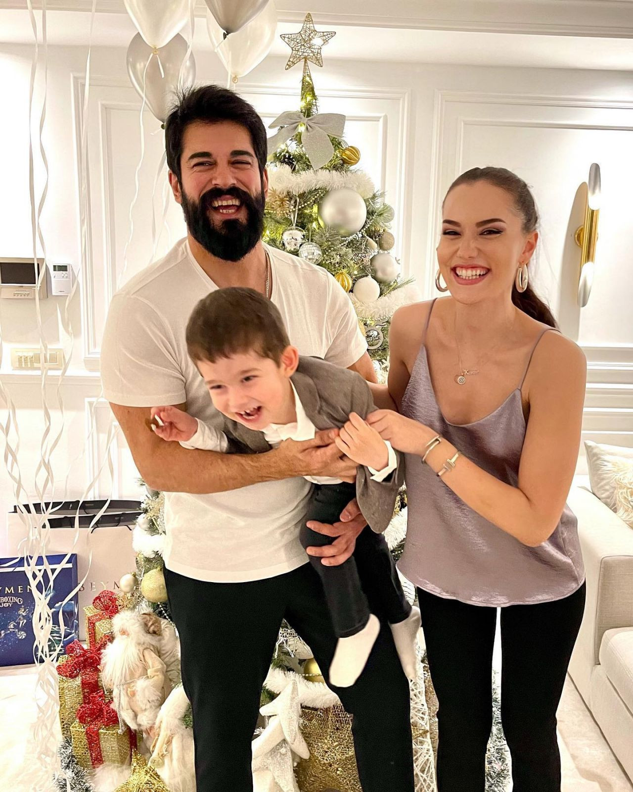'Karlar kraliçesi' Fahriye Evcen! Pozlarıyla sosyal medyayı salladı - Resim: 3