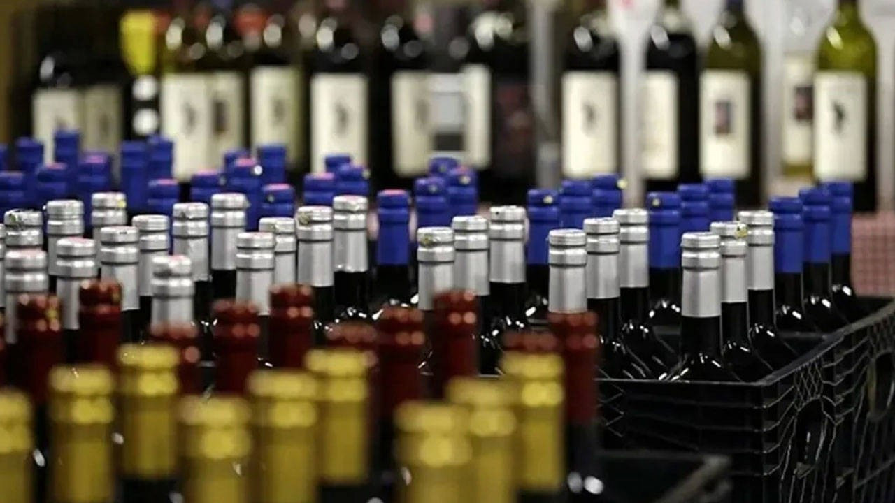 Sakarya'da yılbaşı öncesi sahte içki operasyonu! 6 şüpheli yakalandı