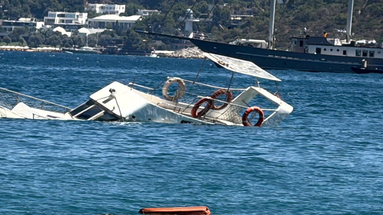 Bodrum'da ahşap tekne battı