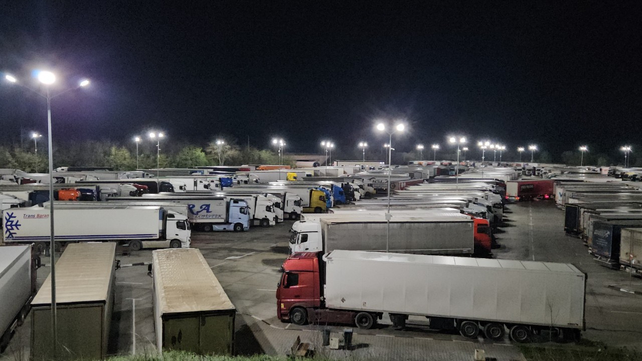 Sınırda 32 kilometrelik tır kuyruğu!