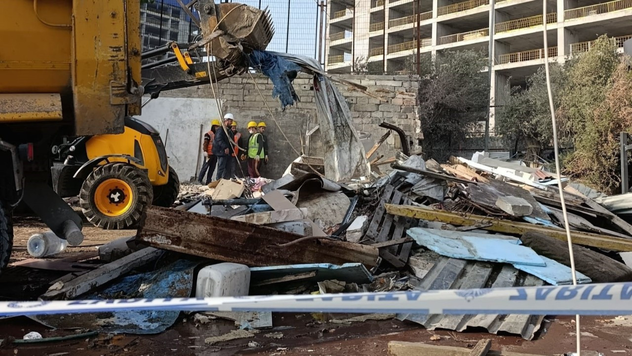 Yer: Şişli! Kaçak yapıya geçit yok! AVM'deki kaçak bölümler yıkıldı!