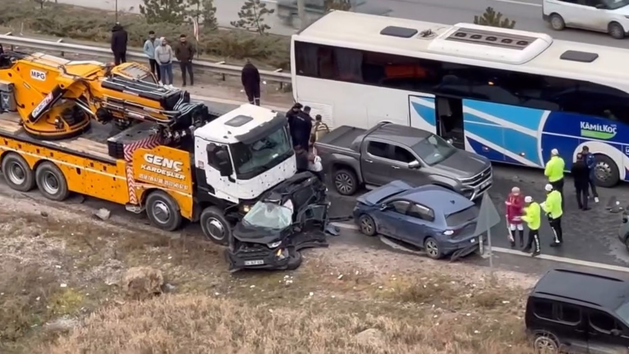 Ankara'da vinç kontrolden çıktı! 13 araca çarptı; 5 yaralı