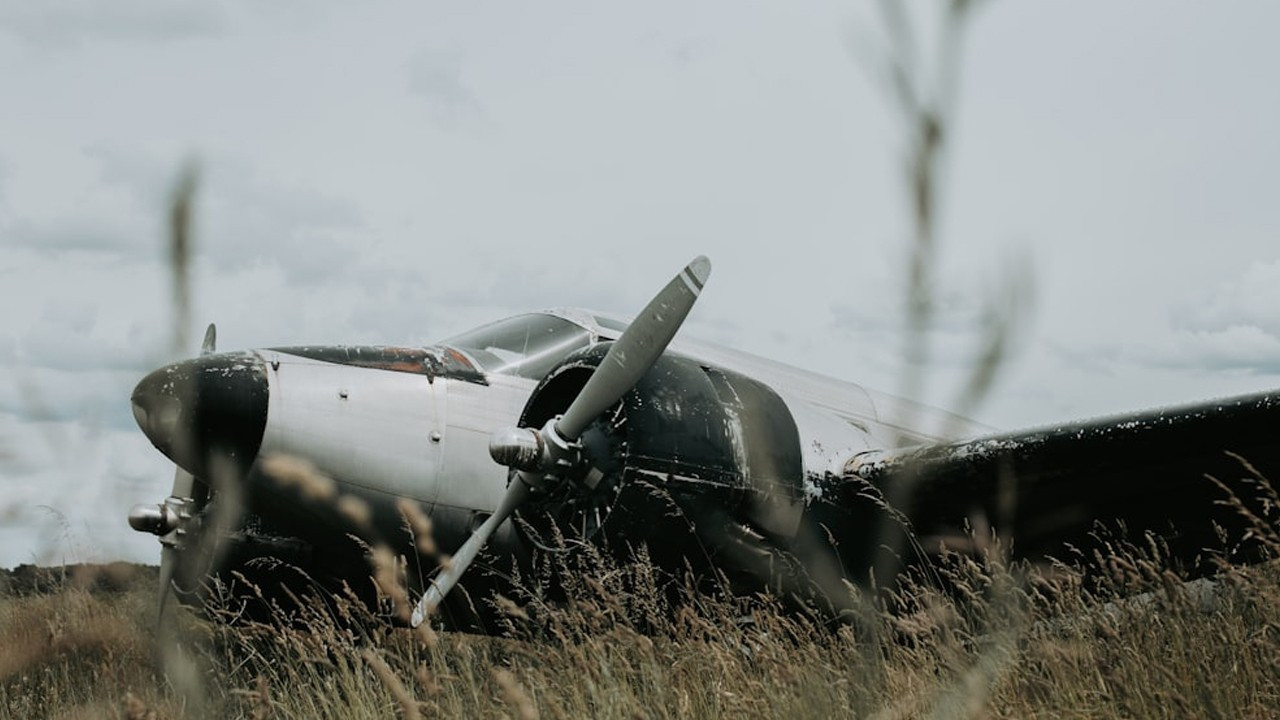 Küçük uçak düştü! En az 7 kişi yaşamını yitirdi