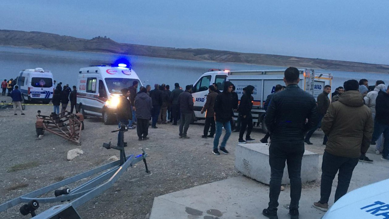 Baraj gölünde can pazarı! Tekne alabora oldu: 5 kişiden 1’i kayıp