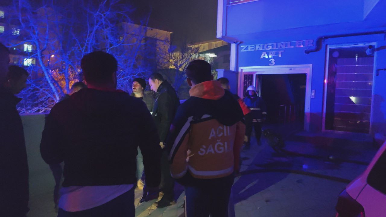 Apartmanda korkutan yangın! 15 kişi dumandan etkilendi