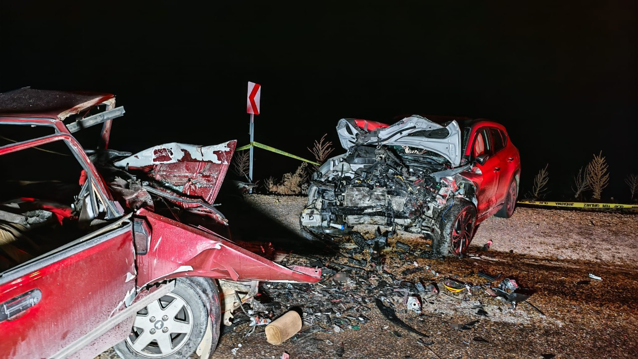 Manisa'da katliam gibi kaza! Otomobiller hurdaya döndü: Aynı aileden 3 kişi can verdi