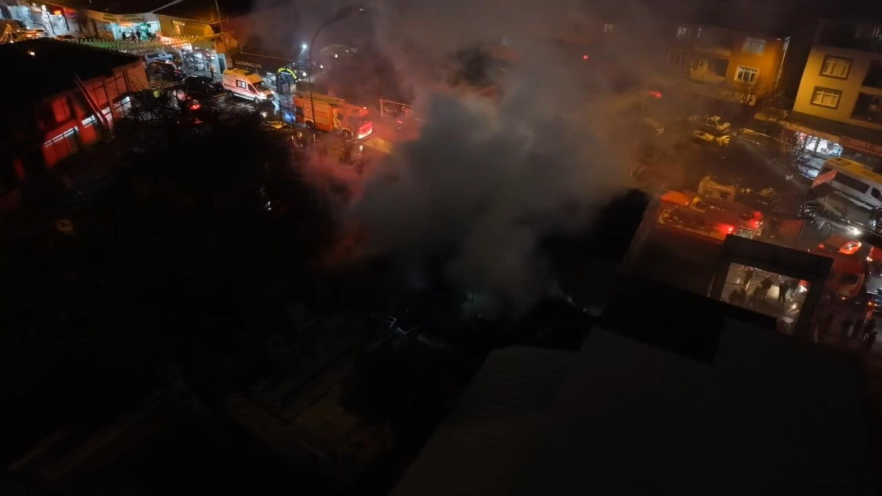 Ümraniye'de kereste deposunda yangın! Çok sayıda ekip sevk edildi