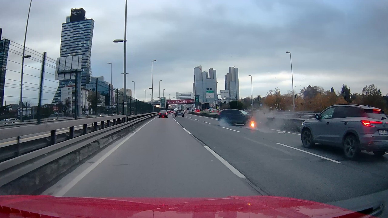 İstanbul Şişli'de korkunç kaza! Makas atan otomobil alev topuna döndü, motoru yola fırladı!