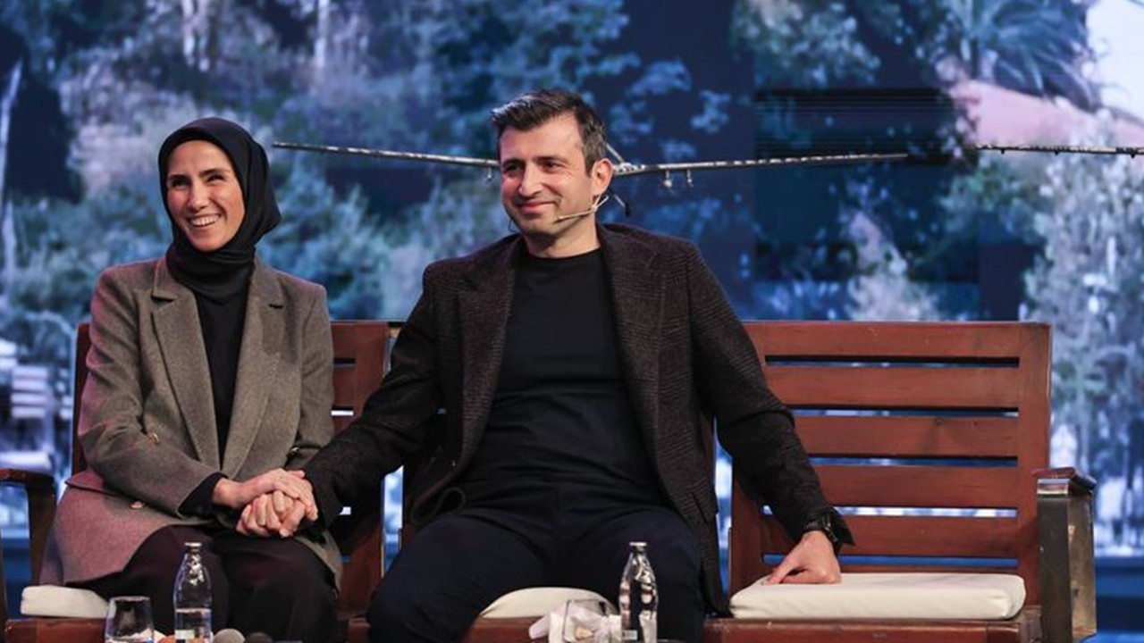 Selçuk Bayraktar ve eşi Sümeyye Erdoğan Bayraktar Tasarım İşi Buluşması’na katıldı! Selçuk Bayraktar'dan eşine gülümseten iltifat!