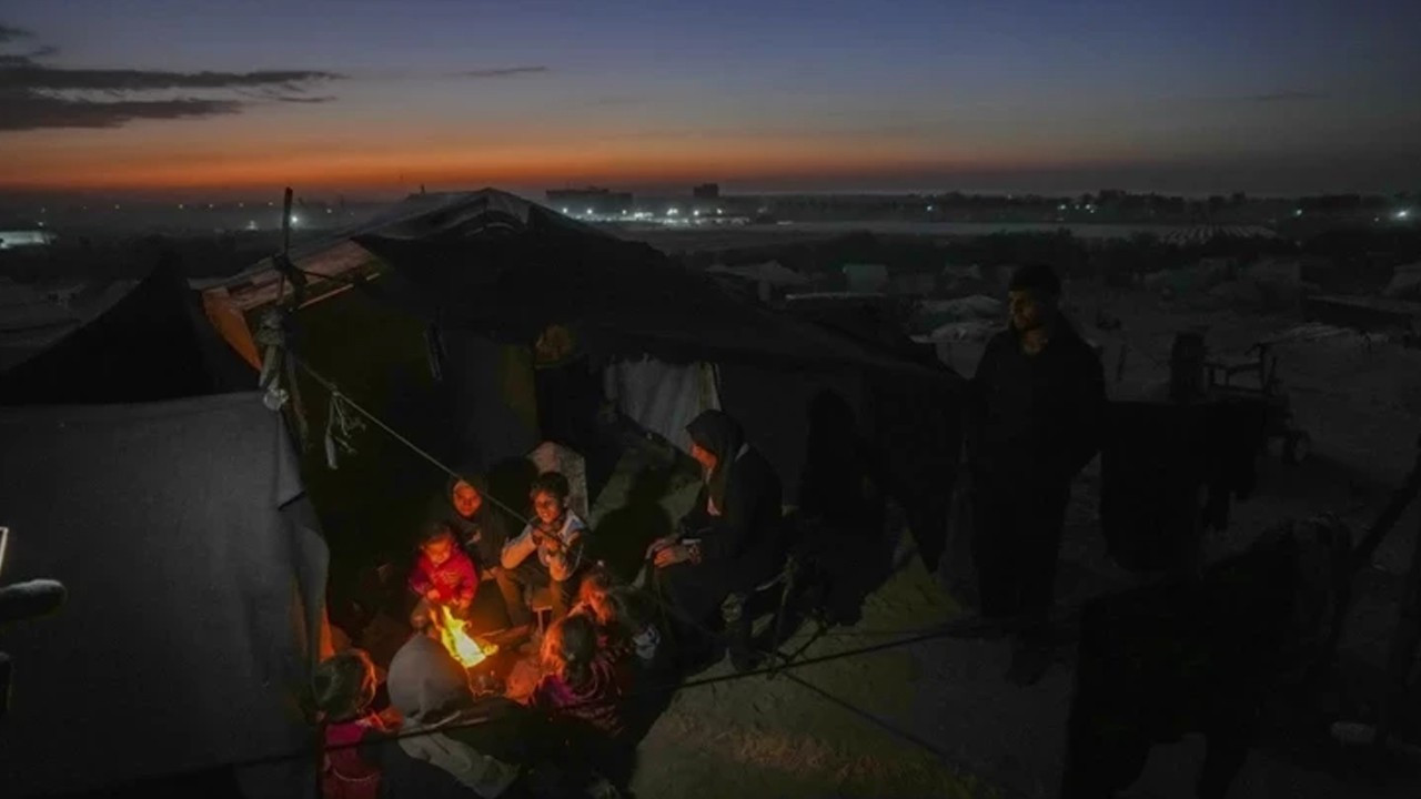 Gazze'de insani kriz derinleşiyor! Yağmur ve soğuk vurdu! 25 kişi hayatını kaybetti