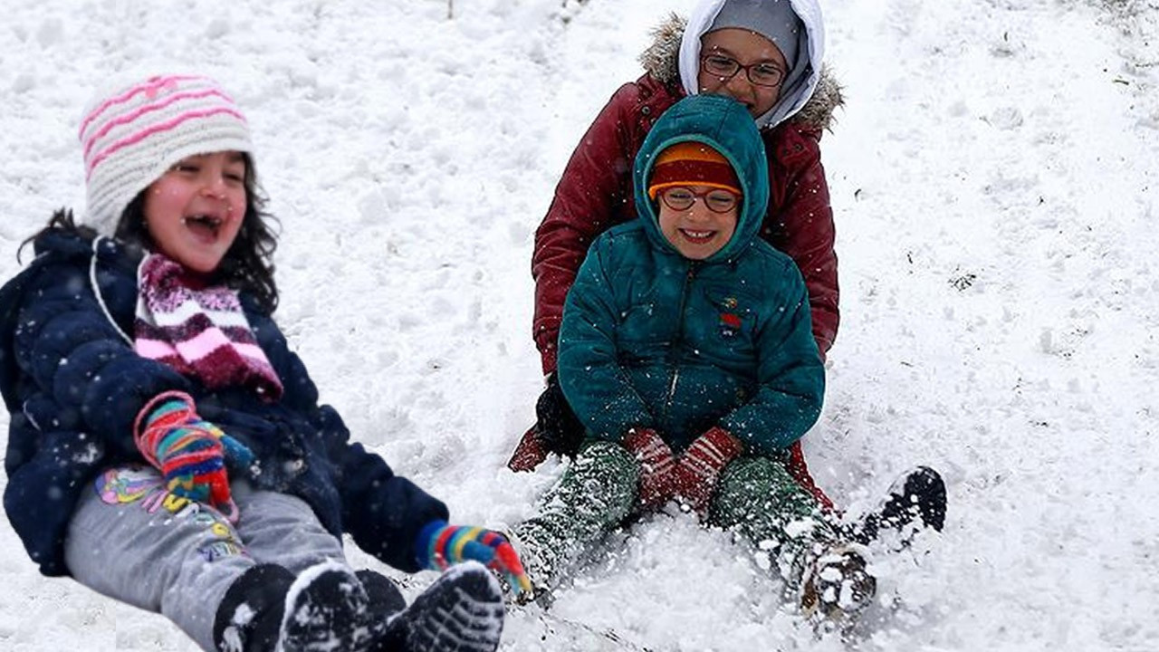 Eğitime kar engeli! Tatil haberleri peş peşe geldi: 30 Aralık Salı günü hangi ilde okullar tatil edildi