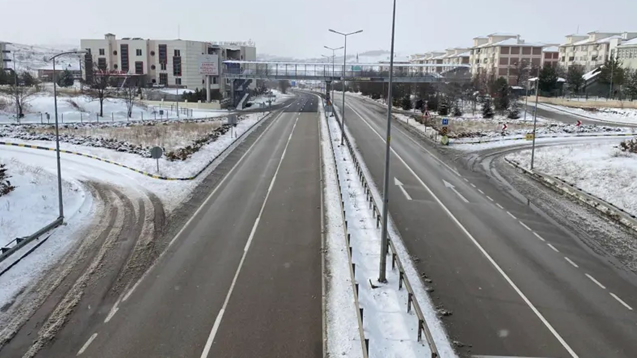 Ulaştırma ve Altyapı Bakanlığı duyurdu! Ulaşıma yoğun kar engeli: O yol trafiğe kapatıldı