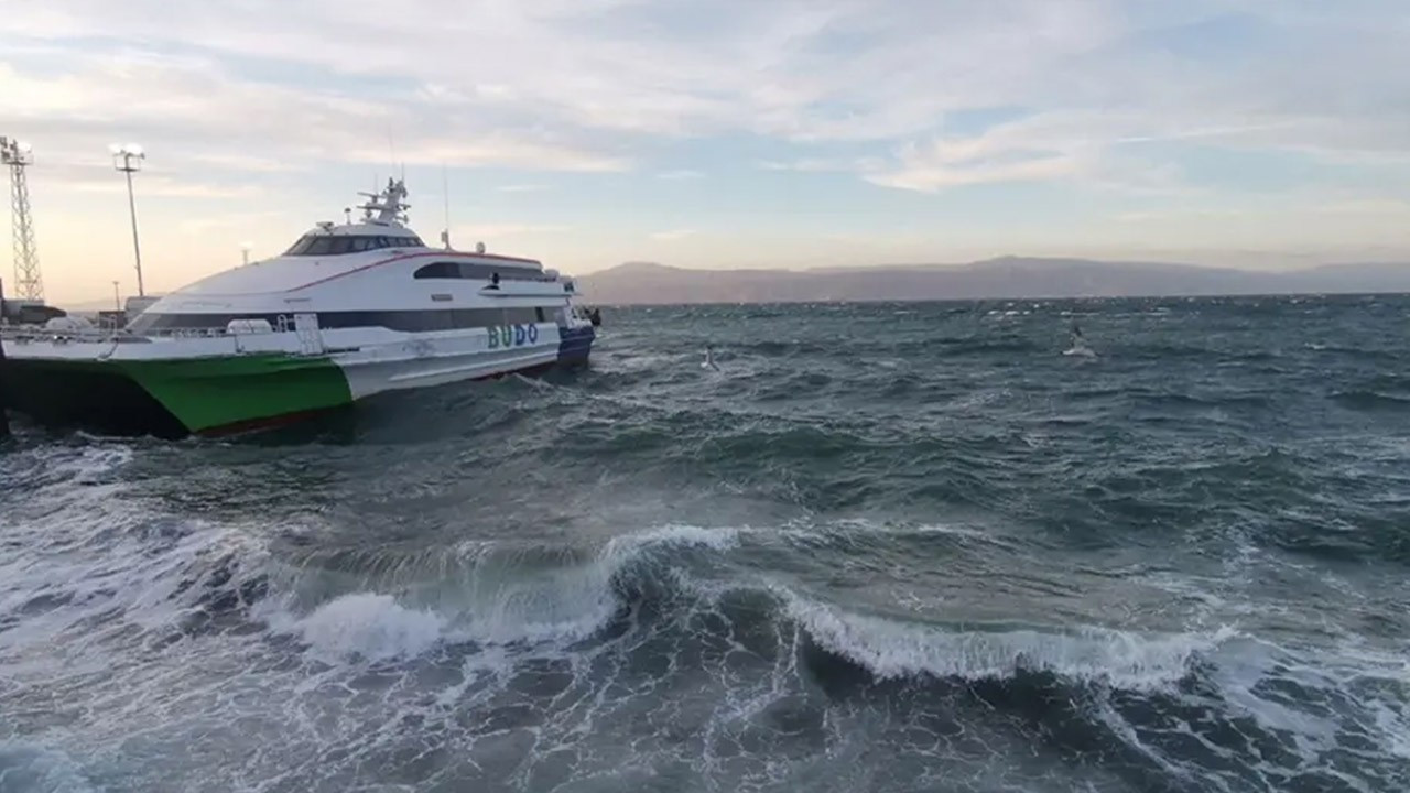 Marmara'da fırtına: Bazı seferler iptal edildi!