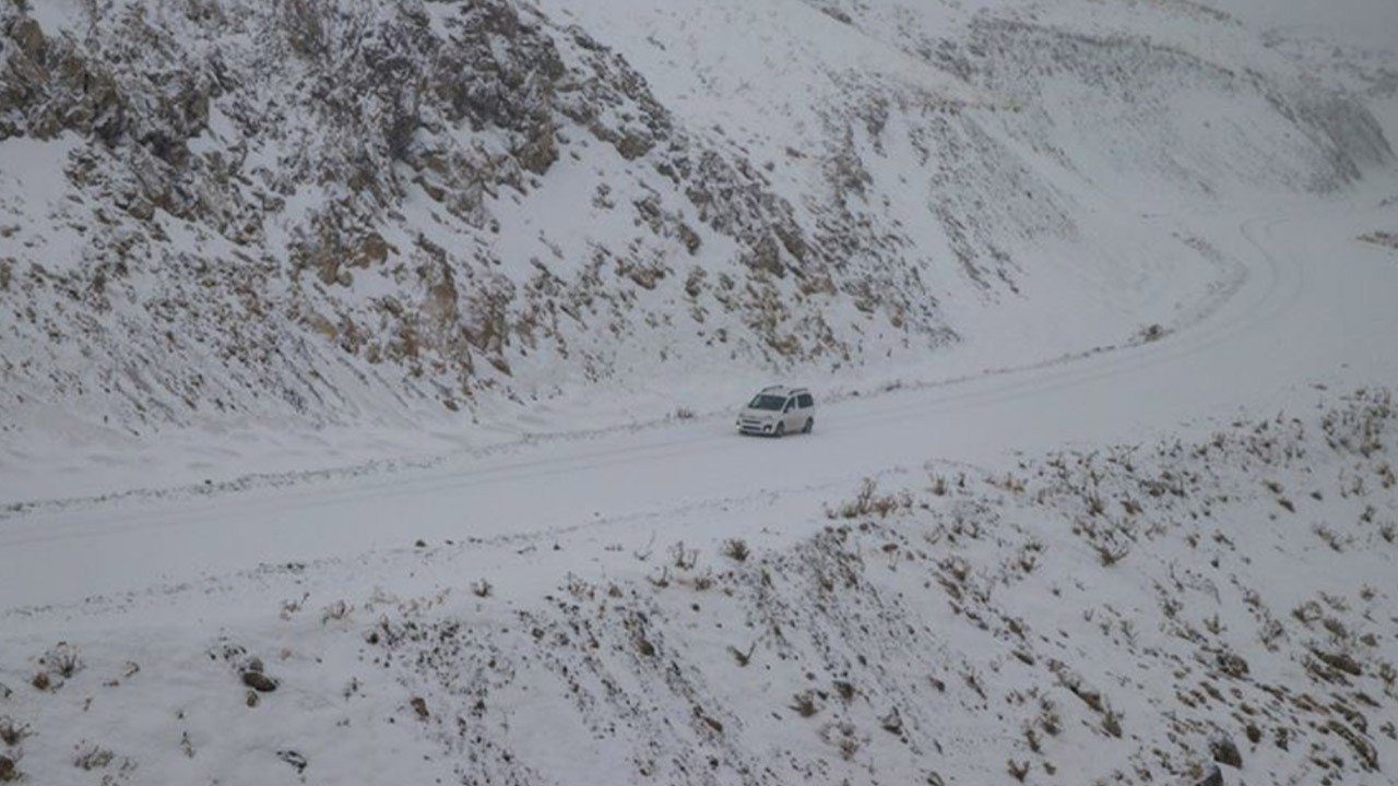 Doğu Karadeniz’de 61 köy yolu kardan kapandı