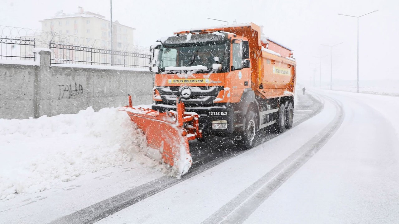 Bitlis’te 203 köy yolu açıldı: Diğer yolların açılması için de çalışmalar sürdürülüyor