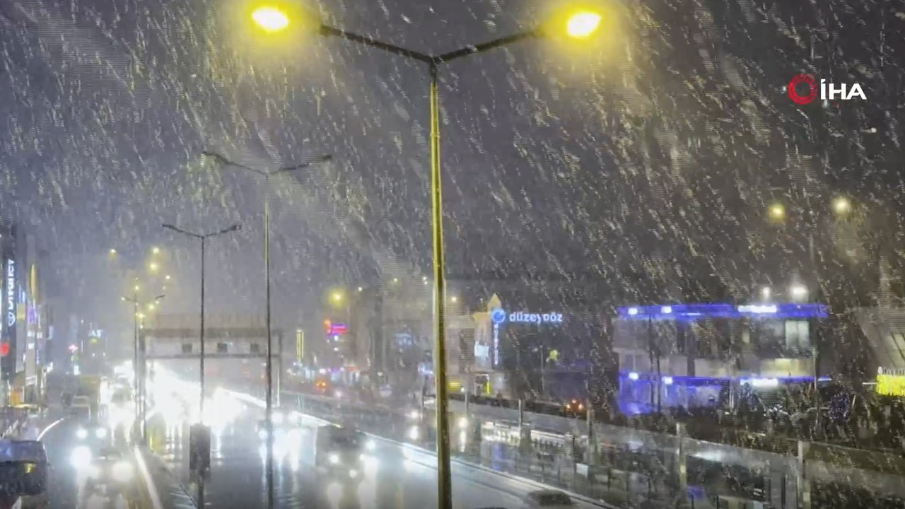 İstanbul'da beklenen kar yağışı başladı