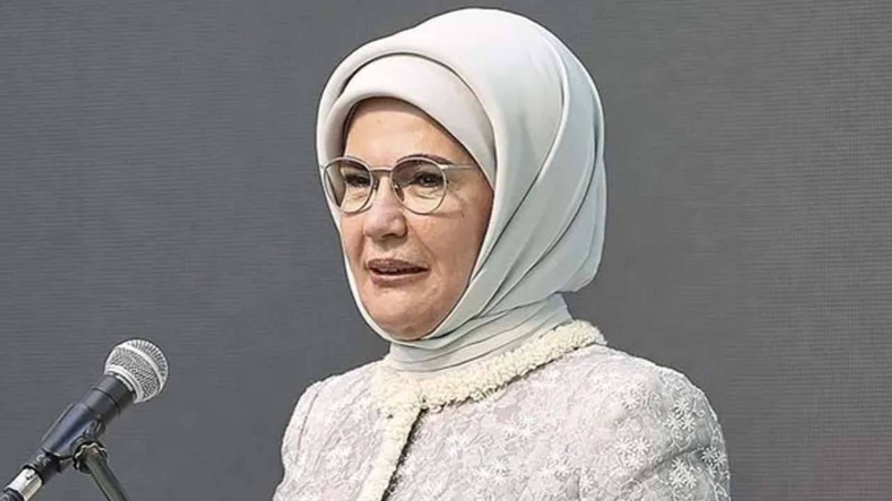 Mazlum coğrafyalar için barış temennisi: Emine Erdoğan’dan yeni yıl mesajı