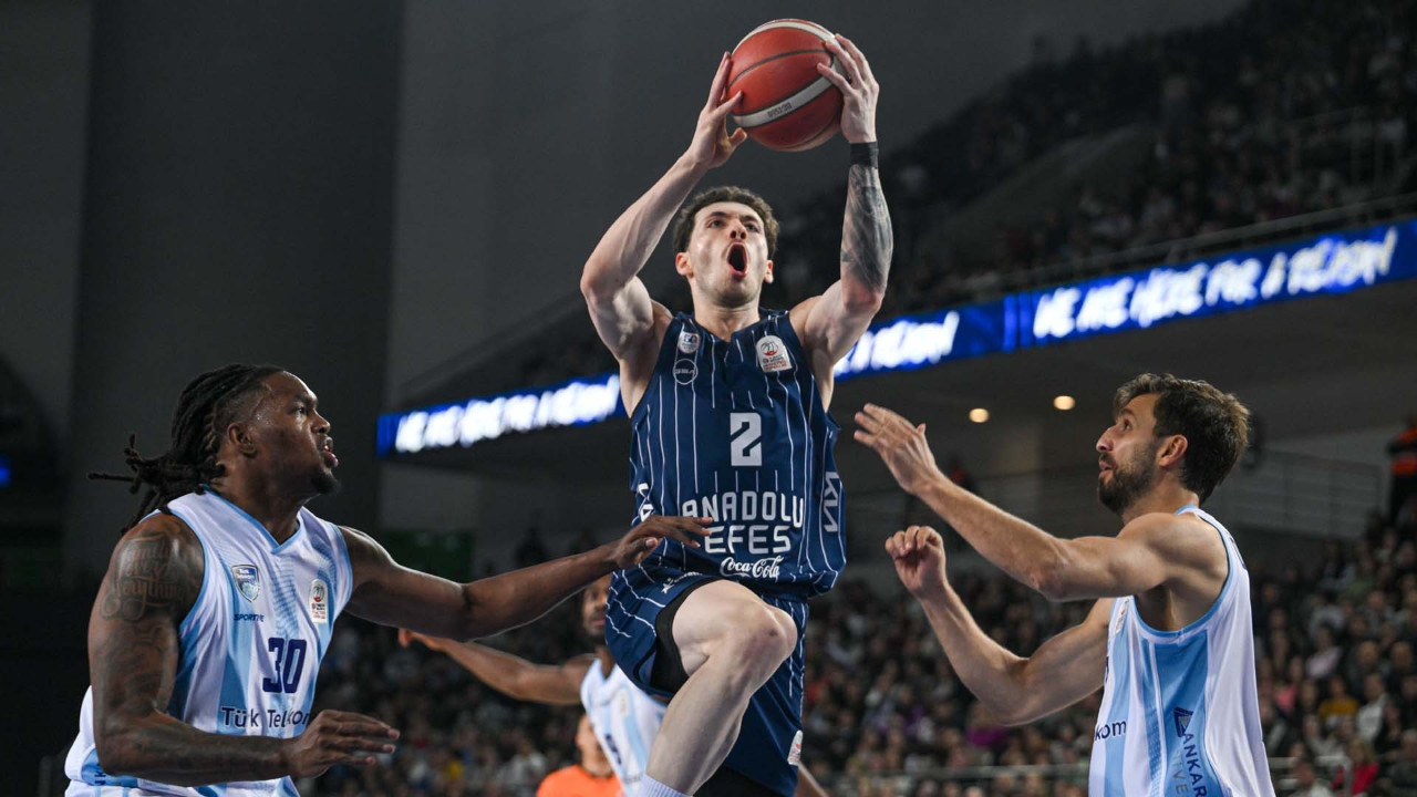 3 isim kesin yok, 1 isim şüpheli! Anadolu Efes, EuroLeague’de Kızılyıldız’ı konuk edecek!