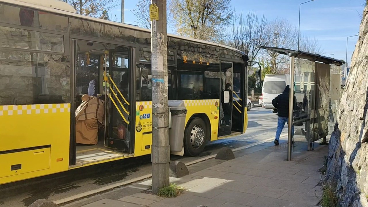 Yürekleri sızlatan olay! Bebeği otobüs durağına bıraktılar
