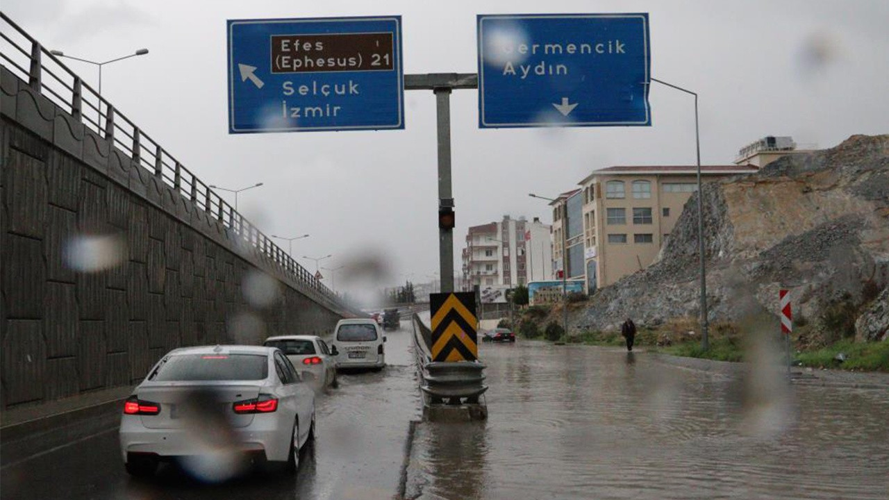 Kıyı Ege’ye kuvvetli sağanak yağış uyarısı