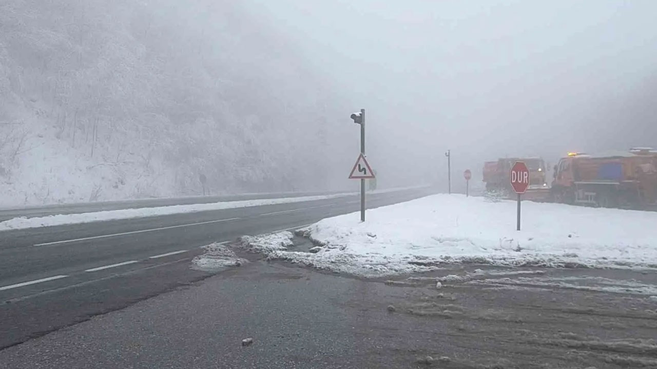 Anadolu Otoyolu'nun Düzce geçişinde sis etkili oldu!