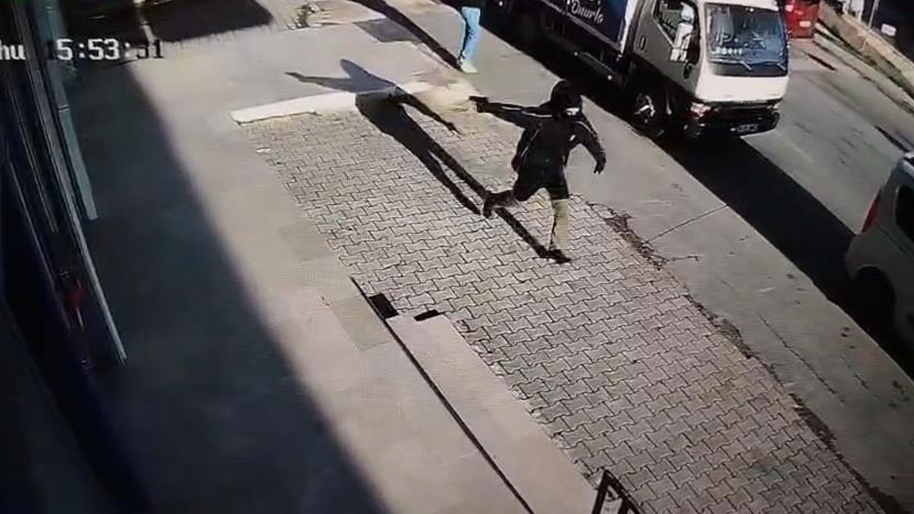 Arnavutköy'de korku dolu anlar! 14 yaşındaki çocuk markete ateş açtı