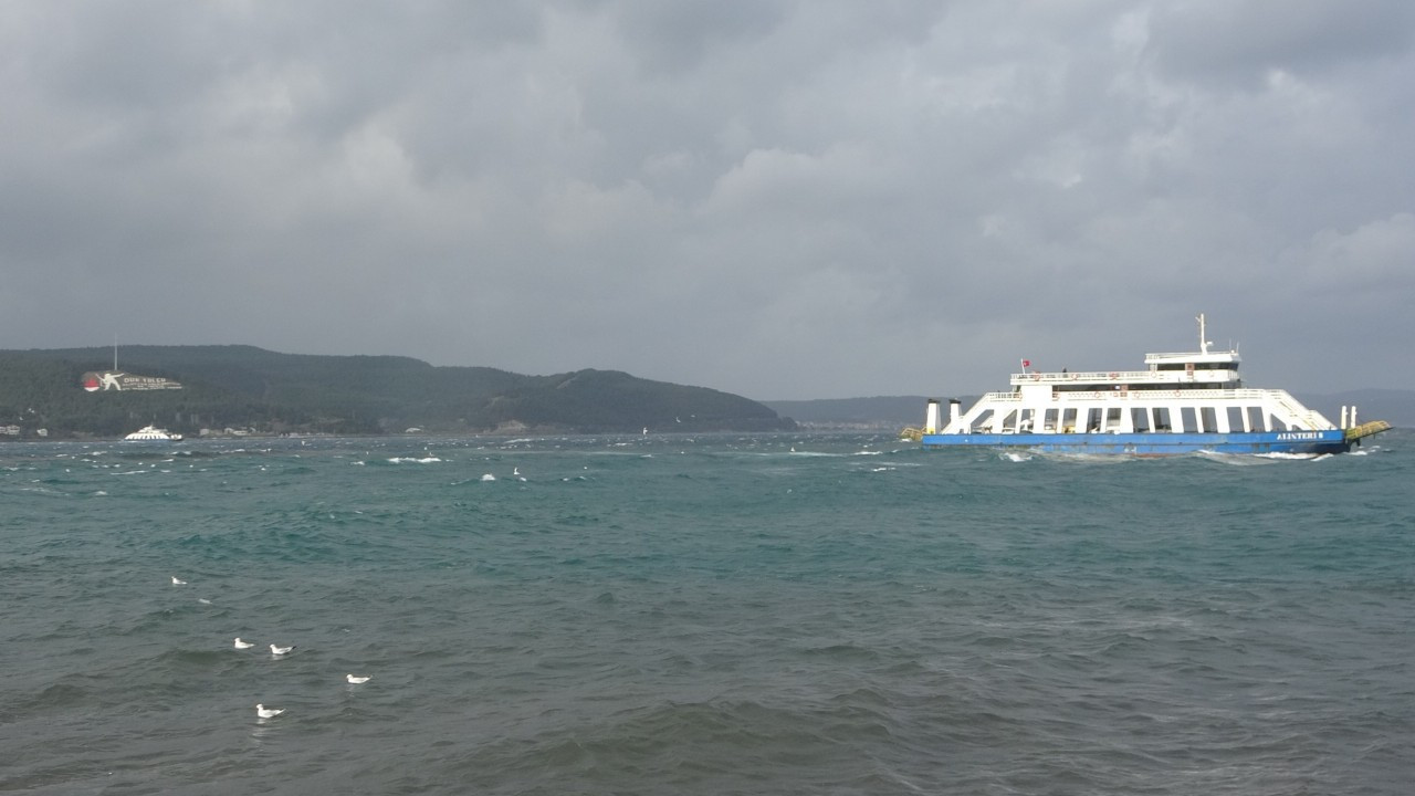 Çanakkale Boğazı transit gemi geçişlerine kapatıldı