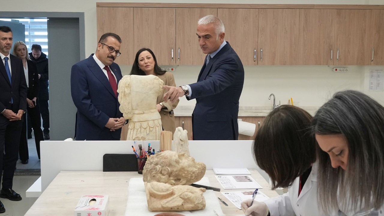 Bakan Ersoy açıkladı! Kültür varlıklarında kaçakçılıkta göz açtırılmıyor
