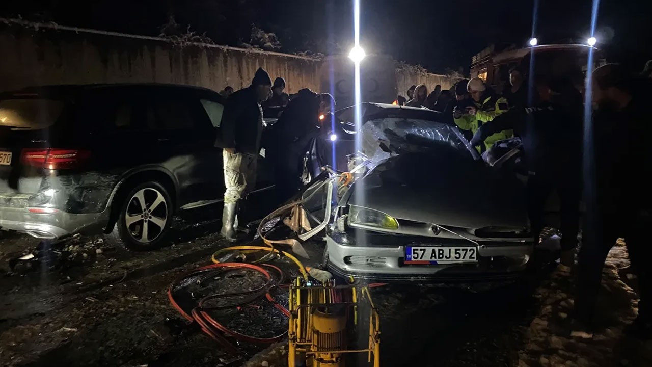 Sinop'ta katliam gibi kaza! 2 otomobil çarpıştı: 3 ölü, 3 yaralı