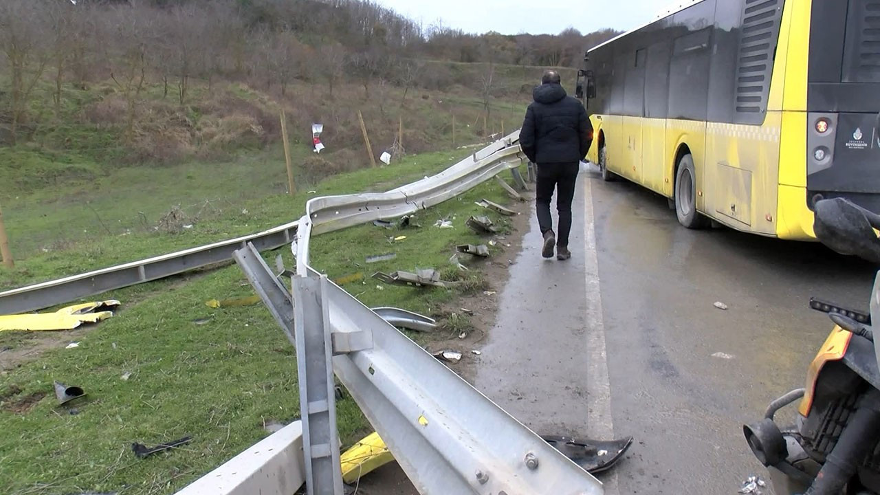Arnavutköy'de İETT otobüsü bariyerlere çarptı! 2 kişi yaralandı