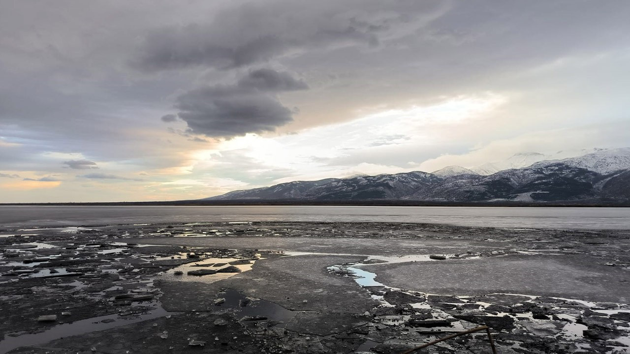 Afyonkarahisar'da Eber Gölü dondu!