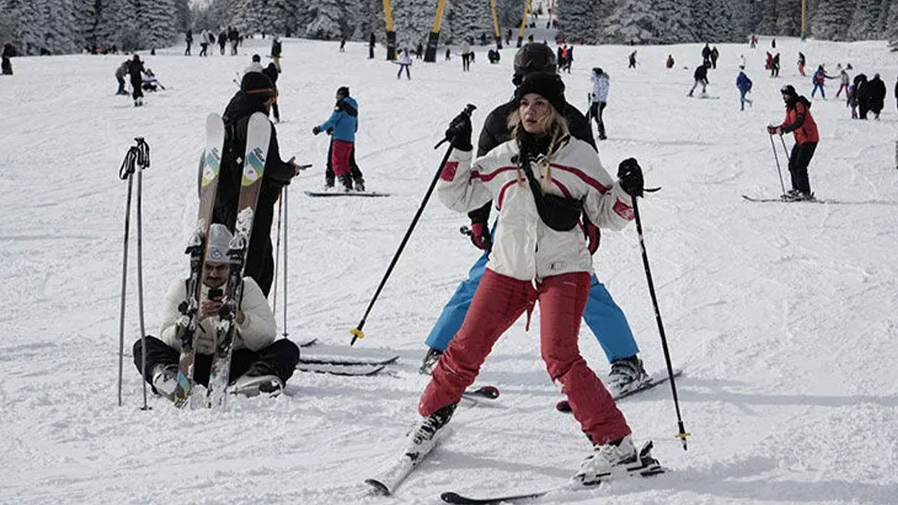 Uludağ'da kayak öğrenmek cep yakıyor! Peki saati ne kadar? İşte kayak öğrenmenin maliyeti
