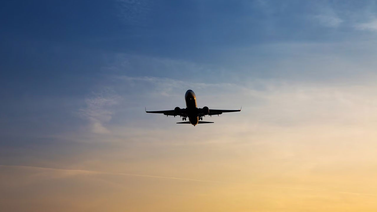 Hollanda'da kar yağışı nedeniyle 500 uçuş iptal edildi