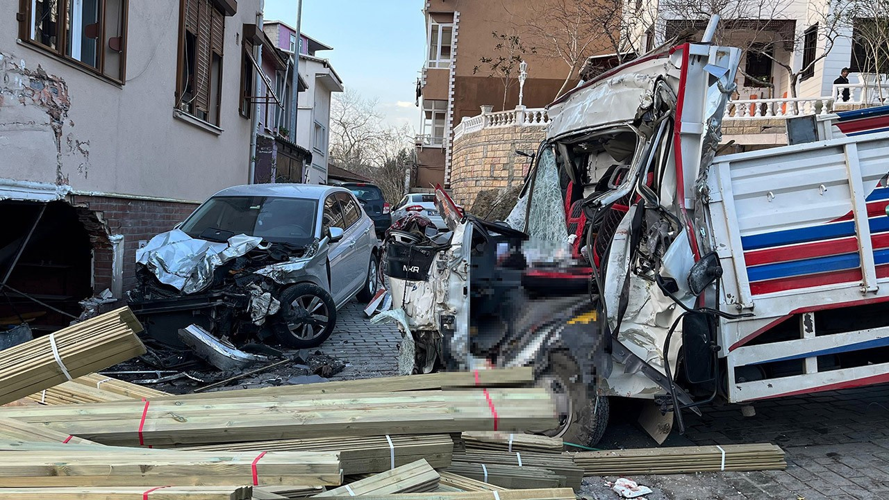 Beykoz'da kamyon dükkana daldı: Çok sayıda ölü ve yaralı var