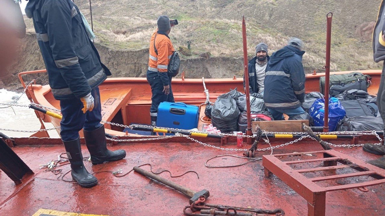 Türk gemisi karaya oturdu! Mürettebat hızla ayrıldı