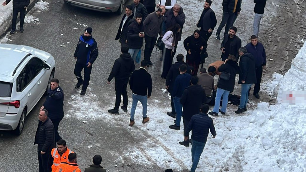 Tatvan'da korkunç facia! Kar kütlesi genç kızı hayattan kopardı