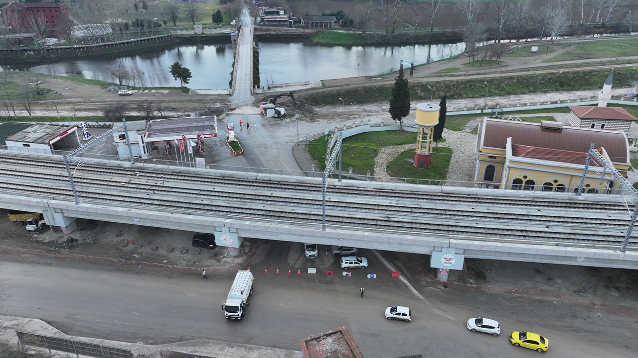 Edirne'de Tunca Köprüsü girişindeki hemzemin geçit kaldırılıyor