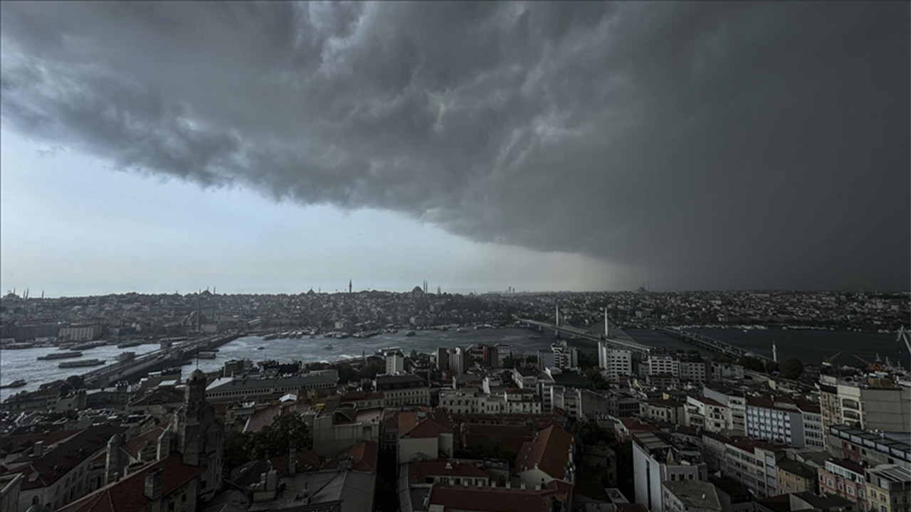 İstanbul için saat verildi! 10 derece düşecek! Soğuk hava, fırtına, yağış...